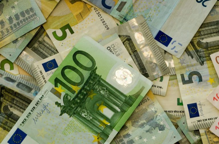 protest-la-un-alt-minister:-”noi-suntem-platiti-din-bani-europeni,-noi-nu-avem-impact-bugetar”
