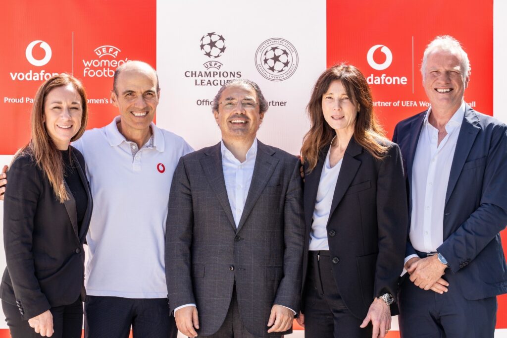 comunicat.- vodafone-a-incheiat-un-parteneriat-cu-uefa-si-uc3-pentru-a-sustine-viitorul-fotbalului-masculin-si-feminin