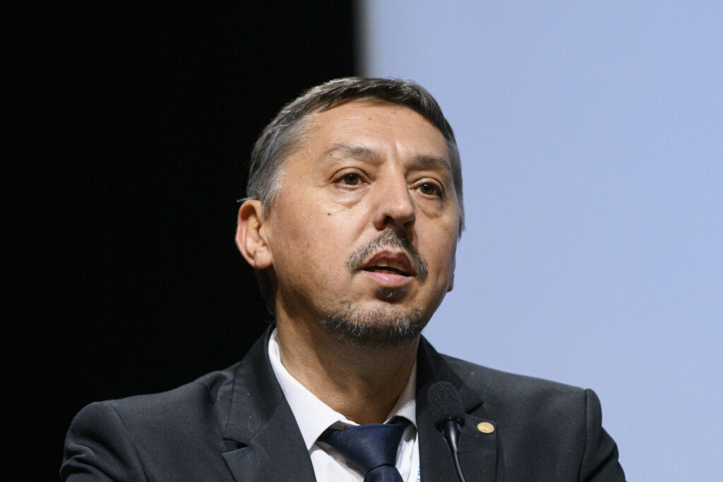 david:-in-peste-98%-din-scoli-functioneaza-sistemul-educational
