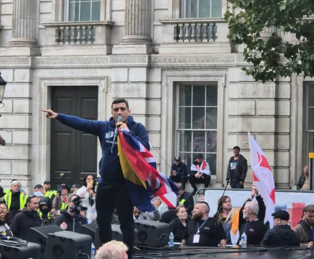 george-simion-a-participat-la-protestul-anti-imigratie-din-londra:-„pentru-charlie-kirk,-pentru-libertatea-de-exprimare,-pentru-prietenia-dintre-natiuni”