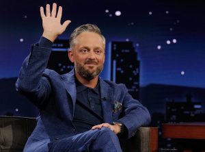 nate-bargatze,-„cel-mai-bun-om-din-comedie”,-este-gazda-premiilor-emmy-de-duminica
