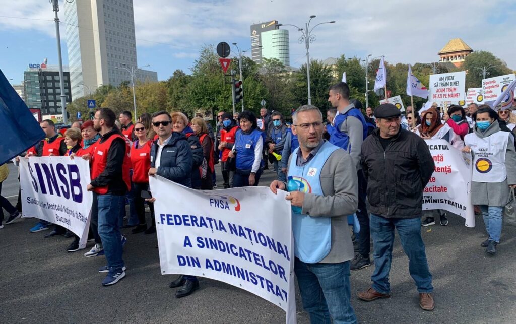 protest-al-sindicalistilor-din-administratia-publica-in-bucuresti-ei-ameninta-cu-greva-generala.-cum-reactioneaza-ilie-bolojan