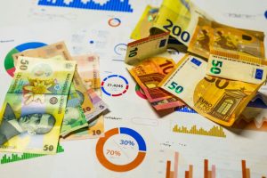 guvernul-nu-stapaneste-deficitul:-mai-multi-bani-la-buget,-dar-gaura-se-adanceste