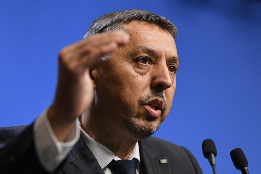 „adevarul-este-mai-important-decat-pozitia-mea”,-spune-ministrul-educatiei-inaintea-votarii-motiunii-simple