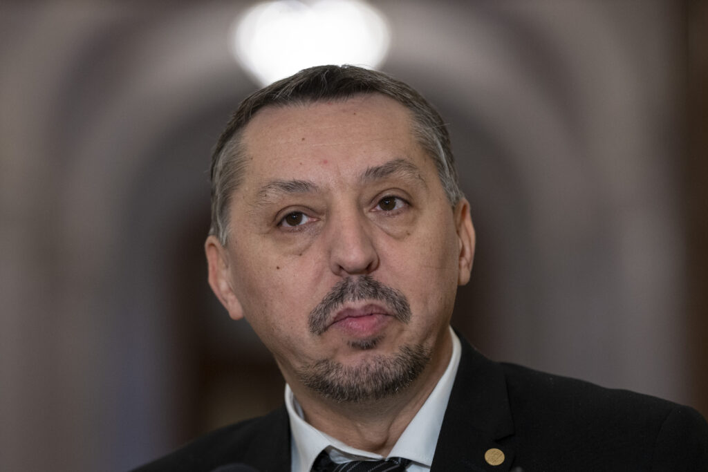ministrul-educatiei-apara-cresterea-normei-didactice:-in-conditii-de-criza-fiscal-bugetare-a-devenit-o-necesitate
