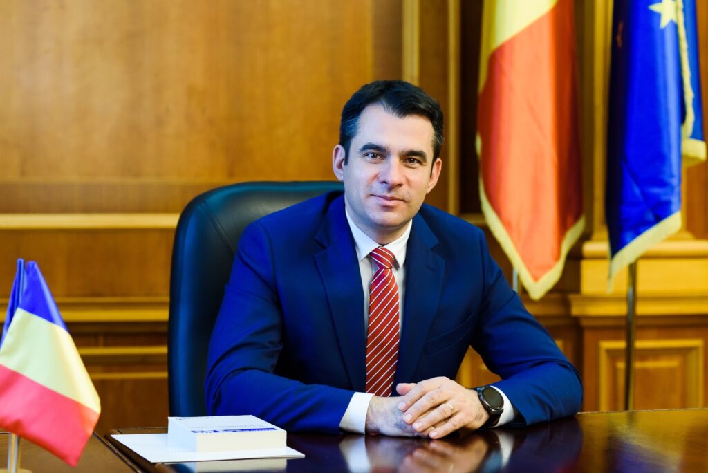 senatorul-usr,-stefan-palarie-ataca-aur-pe-tema-motiunii-impotriva-ministrului-david
