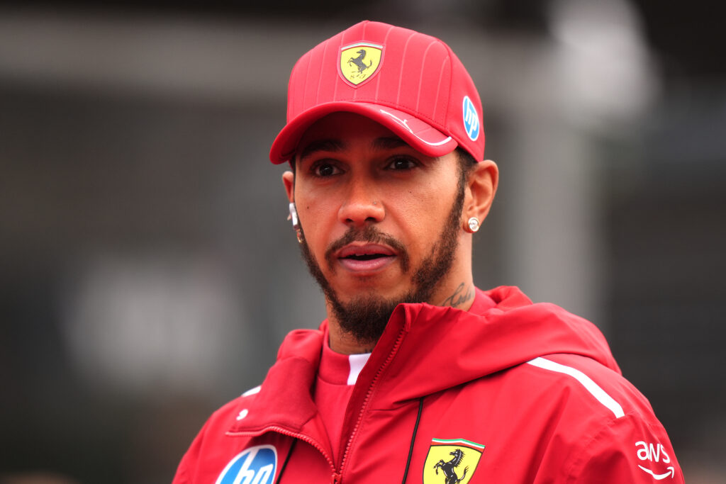 pilotul-britanic-lewis-hamilton-lanseaza-un-apel-pentru-gaza:-nu-putem-ramane-indiferenti