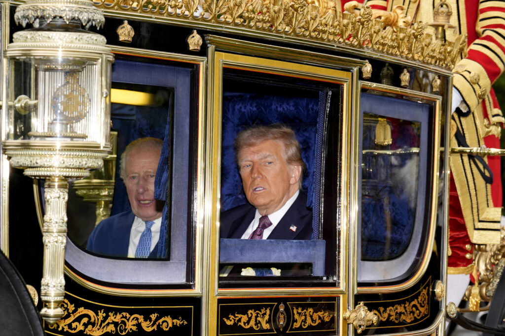 ceremonii-fastuoase-la-castelul-windsor.-donald-trump-a-fost-plimbat-cu-trasura-regala