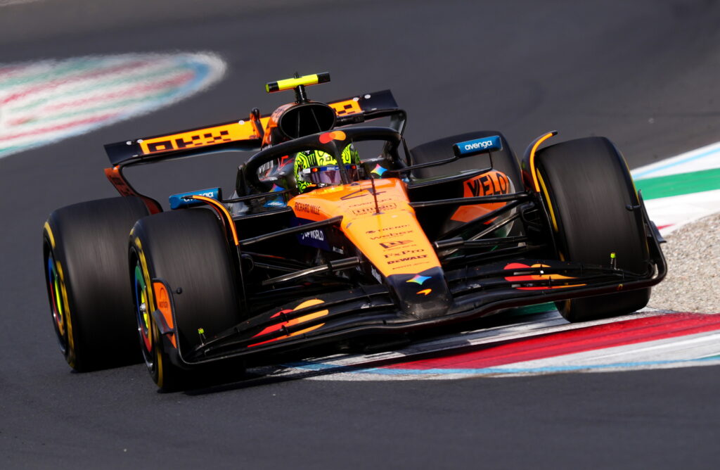 formula-1:-rivalii-la-titlu-piastri-si-norris-incearca-sa-asigure-titlul-echipelor-pentru-mclaren