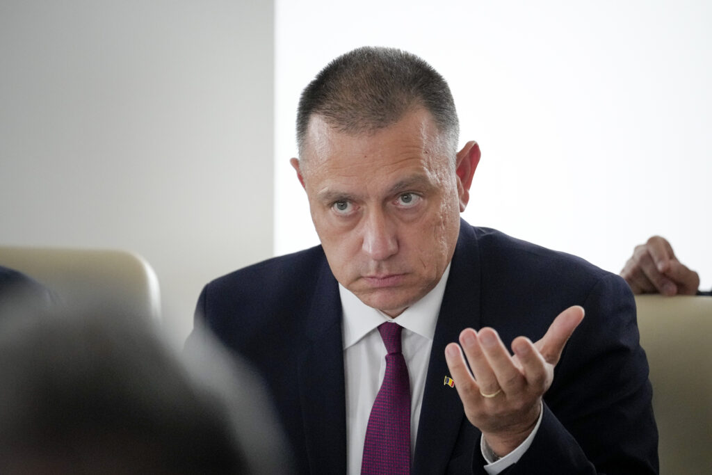fifor-(psd):-bolojan-bulverseaza-administratia-publica.-economia-neta-e-de-0,06%-din-pib