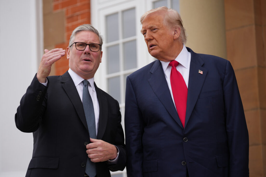 starmer-si-trump-anunta-cel-mai-mare-pachet-de-investitii-din-istoria-marii-britanii:-intre-prieteni