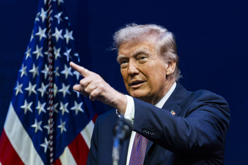 trump-cere-curtii-supreme-permisiunea-de-a-o-demite-pe-membra-rezervei-federale-lisa-cook