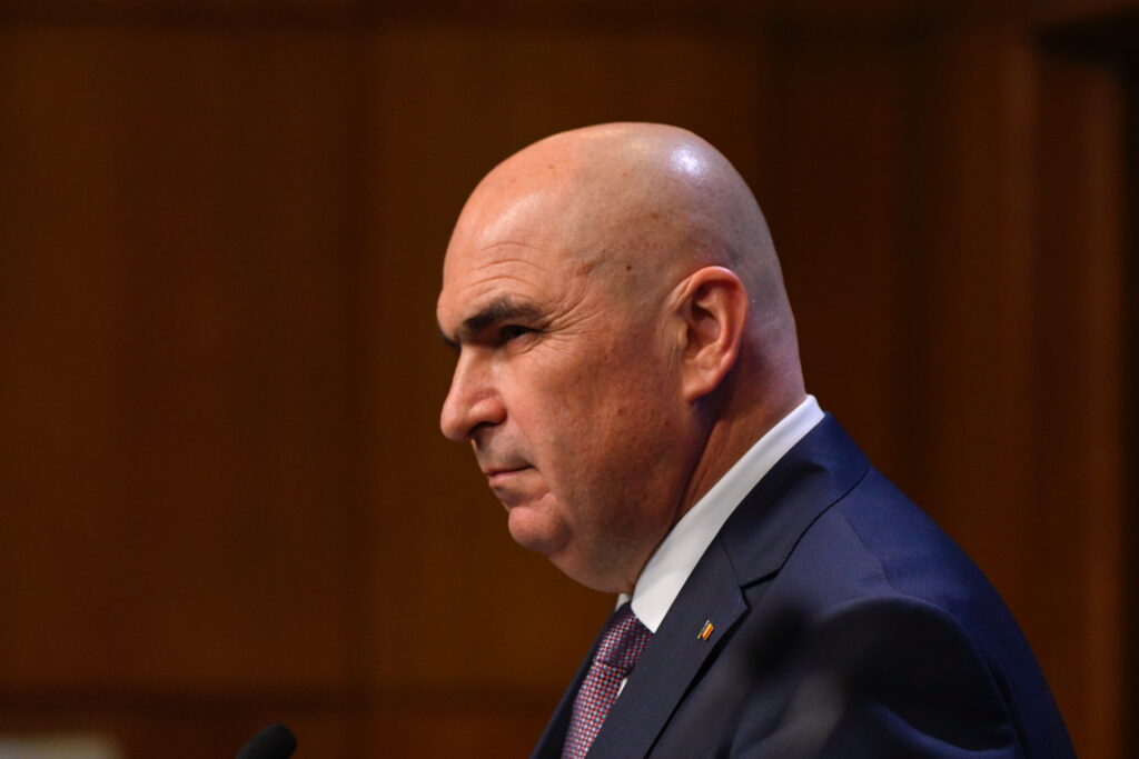 bolojan-spune-ca-reducerea-burselor-si-a-posturilor-din-educatie-aduce-economii-de-4-5-miliarde-lei-pe-an