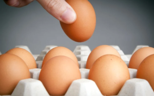 alerta-alimentara:-loturi-intregi-de-oua-retrase
