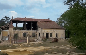 alfred-simonis-promite-salvarea-conacului-petala,-„abandonat-de-ani-de-zile”,-care-a-ajuns-o-ruina