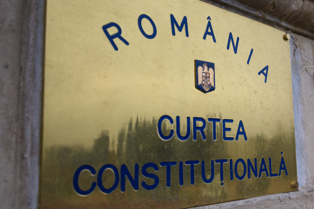 ccr-judeca-miercuri-sesizarile-aur-impotriva-pachetelor-de-legi-asumate-de-guvernul-bolojan