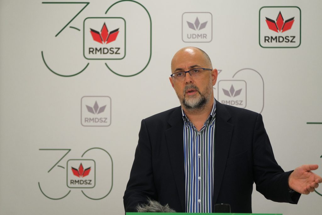 kelemen-hunor-respinge-speculatiile-despre-demisia-lui-bolojan-si-exclude-criza-politica:-„noi-avem-o-criza-bugetara”