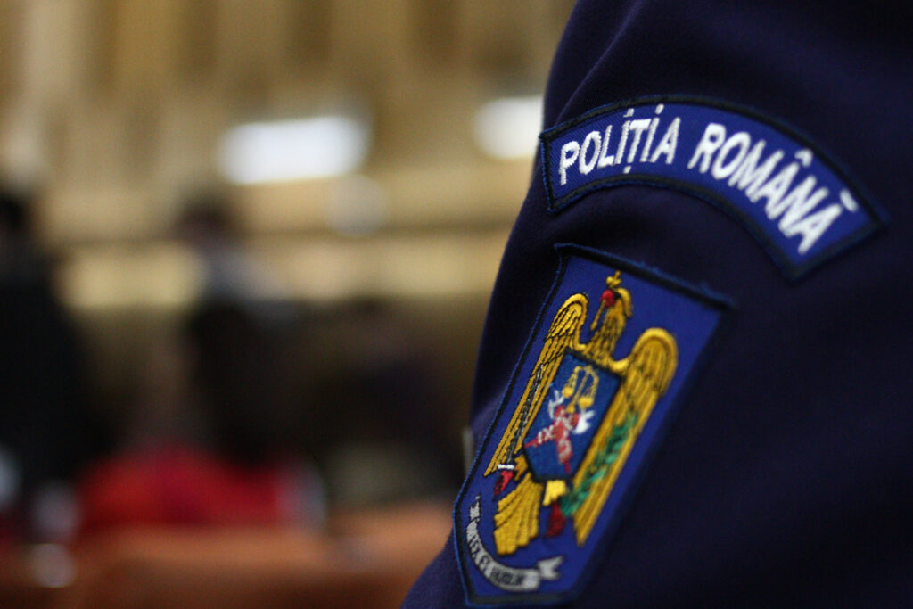 barbat-venit-sa-il-sustina-pe-calin-georgescu,-dus-la-sectia-de-politie-pentru-ca-flutura-steagul-legionar