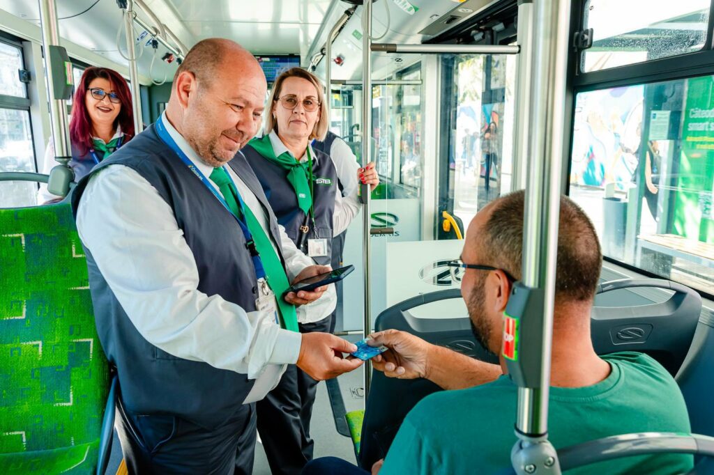 societatea-de-transport-bucuresti-reinnoieste-uniformele-controlorilor,-dupa-modernizarea-flotei