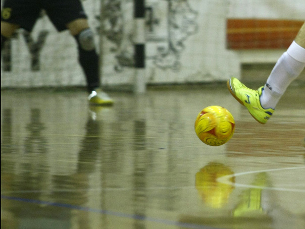 romania-rateaza-calificarea-la-uefa-futsal-euro-2026.-meci-intrerupt,-dupa-incidente-cu-suporterii