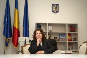 interviu-cum-poate-romania-sa-isi-pastreze-identitatea:-”traditiile-sunt-miezul-culturii-populare.-ele-ne-unesc-cu-trecutul-si-sunt-pasaportul-pentru-un-viitor”