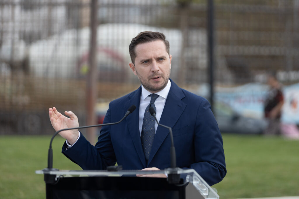 bujduveanu:-amenzi-de-pana-la-100.000-lei-pentru-afisele-lipite-ilegal-in-bucuresti