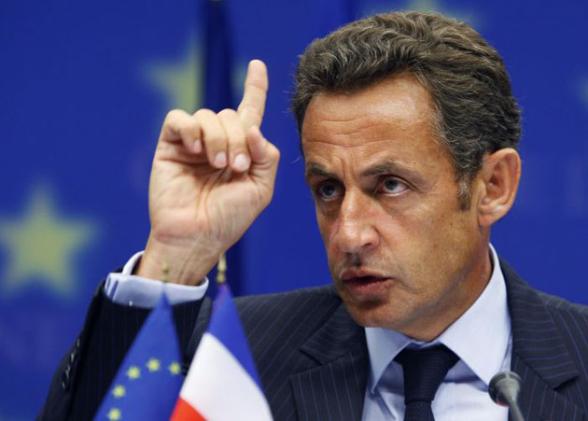 sarkozy,-la-mana-lui-macron