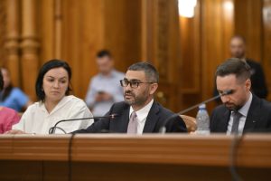 manole-despre-bolojan:-pare-tipul-care-mai-face-si-gesturi-radicale,