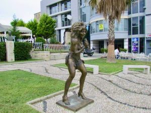 statuie-de-3-metri-dedicata-regretatei-artiste-tina-turner,-dezvelita-in-orasul-natal-din-tennessee