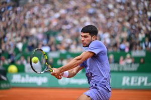 carlos-alcaraz-il-invinge-pe-brandon-nakashima-si-ajunge-in-semifinalele-turneului-de-la-tokyo