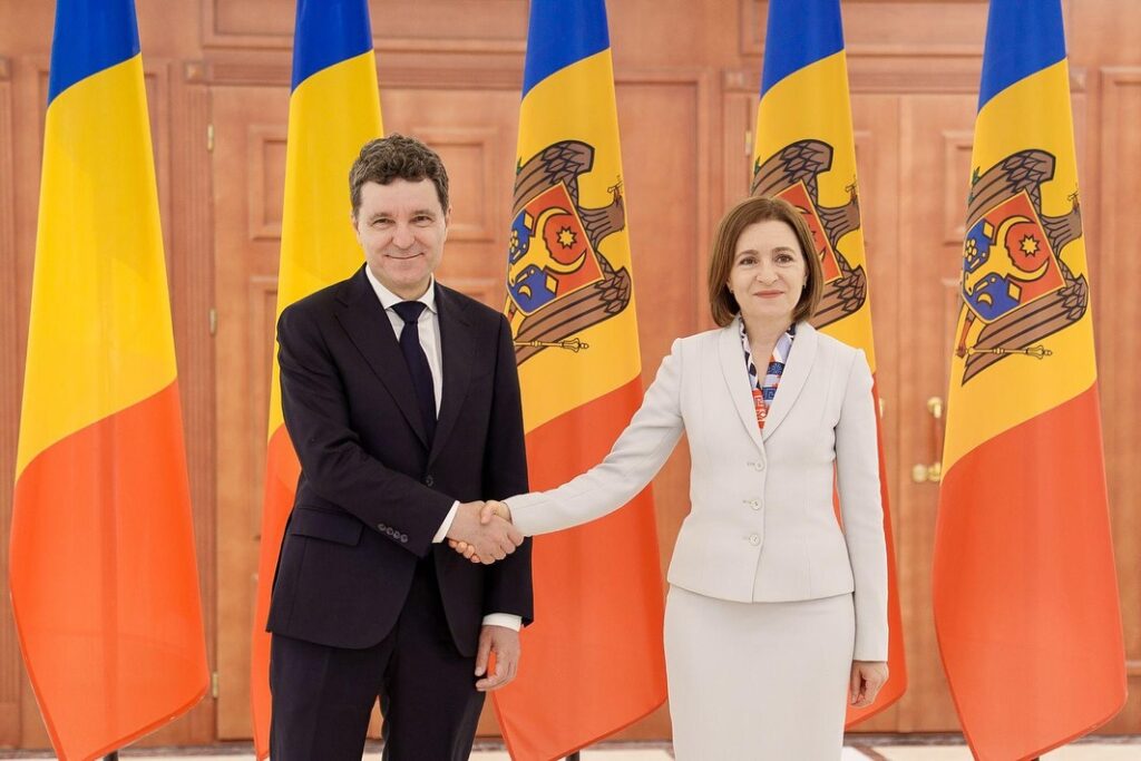 prima-reactie-a-lui-nicusor-dan-dupa-rezultatele-alegerilor-din-republica-moldova:-„romania-va-continua-sa-ajute-moldova-in-parcursul-sau-european”