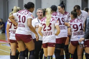 handbal:-„construita-sa-castige-champions-league”.-antrenorul-rapidului-lauda-csm-inaintea-derbiului