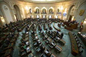 senatul-a-aprobat-legea-usr-care-blocheaza-majorarea-salariilor-sefilor-companiilor-cu-datorii