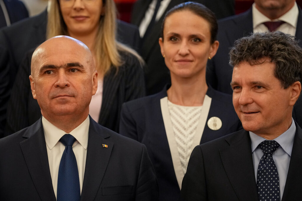 bolojan-nu-are-aceeasi-viziune-cu-nicusor-dan-despre-sefii-serviciilor-secrete:-coalitia-ar-trebui-sa-asigure-votul-in-parlament
