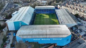 fanii-lui-sheffield-wednesday-au-intrat-pe-teren-in-semn-de-protest-fata-de-conducerea-clubului