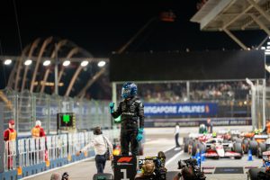 george-russell,-pole-spectaculos-la-singapore.-mercedes-surprinde-in-fata-red-bull-si-mclaren