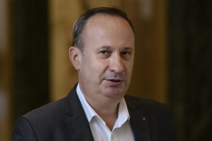 adrian-caciu,-despre-achizitia-de-autoutilitare-de-catre-cancelaria-prim-ministrului:-ridiculizarea-unei-institutii