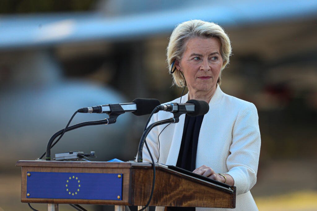 ursula-von-der-leyen-se-confrunta-cu-doua-motiuni-de-cenzura,-pentru-a-doua-oara-in-ultimele-trei-luni