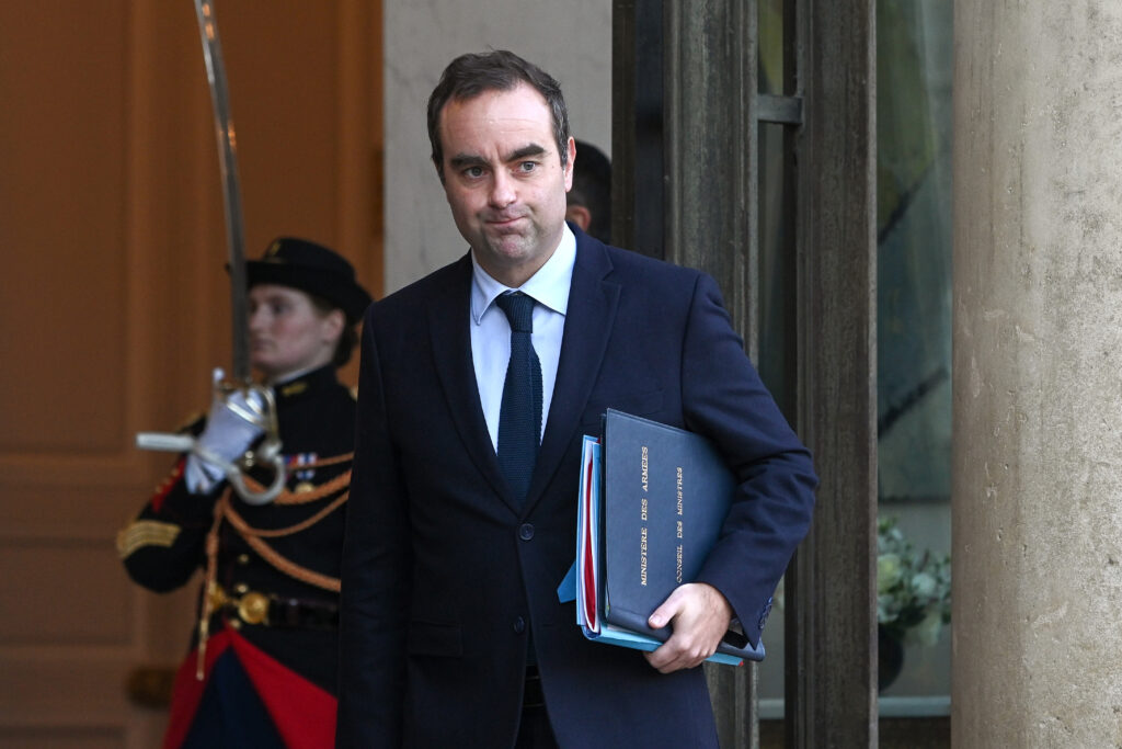 criza-politica-in-franta.-macron-ii-cere-lui-lecornu-sa-continue-negocierile-pentru-formarea-unui-nou-guvern
