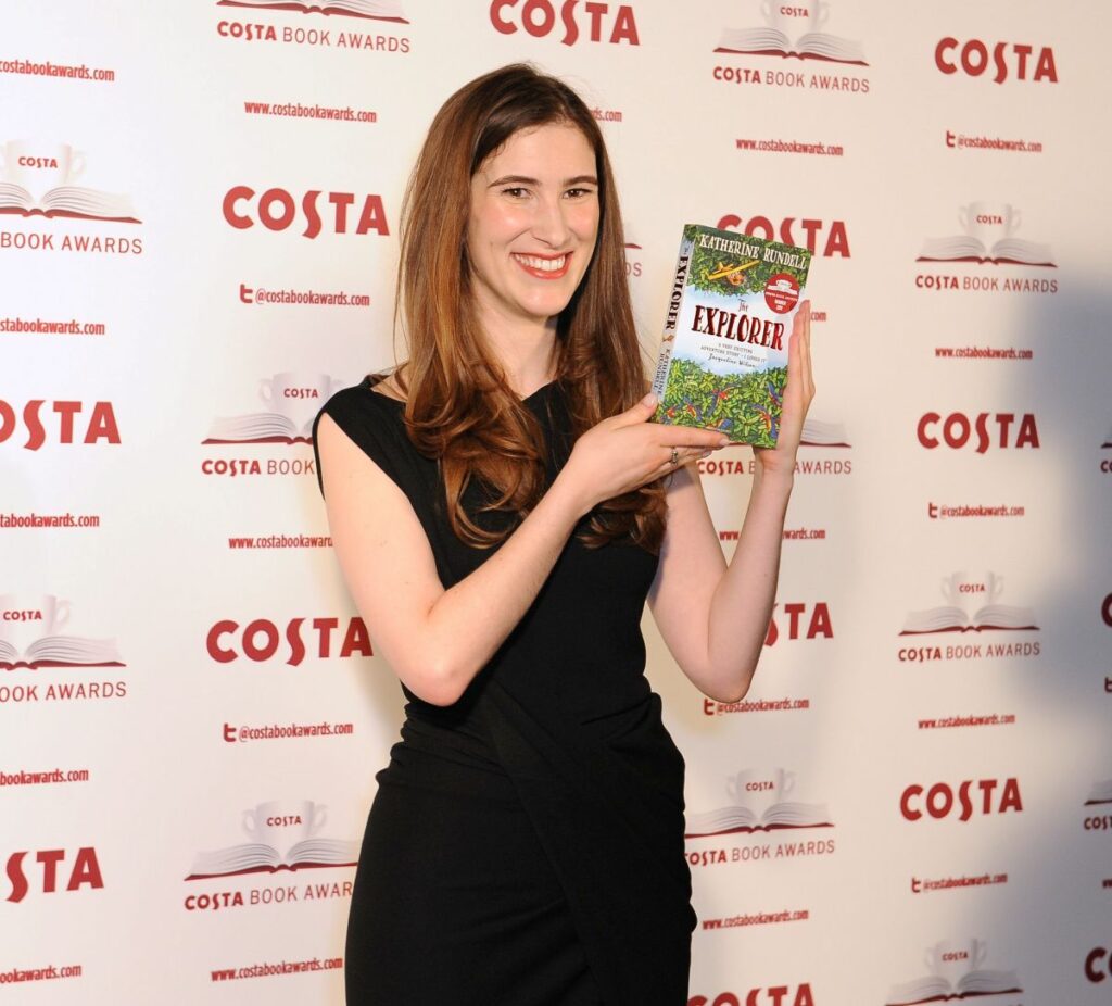 scriitoarea-supranumita-„noua-jk.-rowling”-a-semnat-un-contract-urias-cu-disney-pentru-ecranizarea-seriei-sale-fantasy