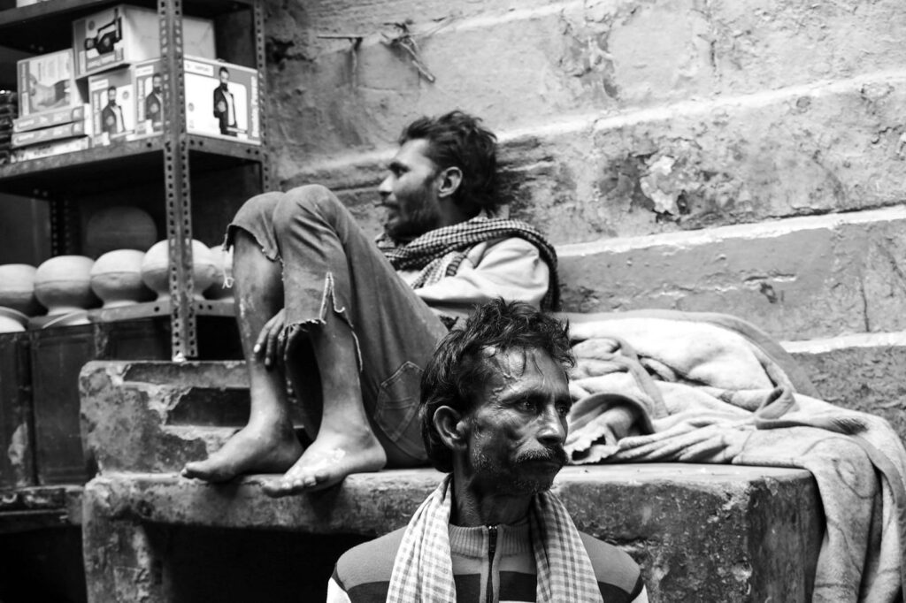 proiect-fotojurnalistic-inedit-al-unei-fotografe-romance,-despre-crematoriul-uman-din-varanasi-(india)-/-„lacrima-unui-fluture”-sau-cum-vede-un-european-moartea