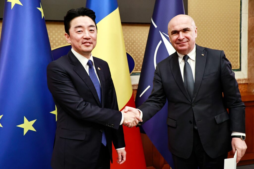 premierul-bolojan-s-a-intalnit-cu-seful-cancelariei-presedintelui-republicii-coreea,-kang-hoon-sik