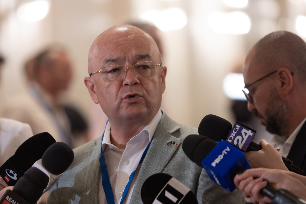 emil-boc-reactioneaza-in-urma-deciziei-ccr-privind-pensiile-magistratilor:-„o-gaselnita”-a-curtii
