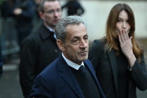 nicolas-sarkozy-este-insotit-la-inchisoare-de-doi-ofiteri-de-securitate,-care-stau-in-celula-vecina