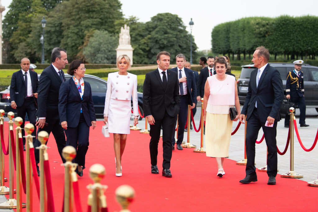 audiere-de-interes-global-in-senatul-francez-a-directoarei-muzeului-louvre,-laurence-des-cars,-dupa-jaful-de-duminica