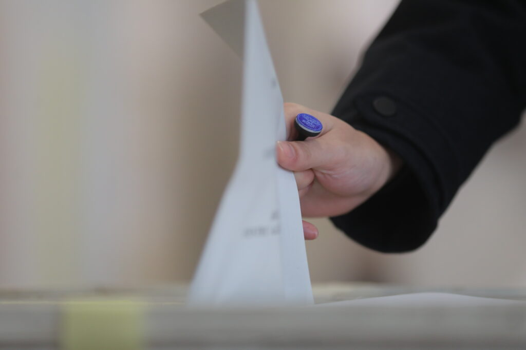 guvern:-7-decembrie,-data-pentru-alegerile-locale-partiale,-inclusiv-pentru-primaria-capitalei-si-consiliul-judetean-buzau.-care-este-calendarul-electoral
