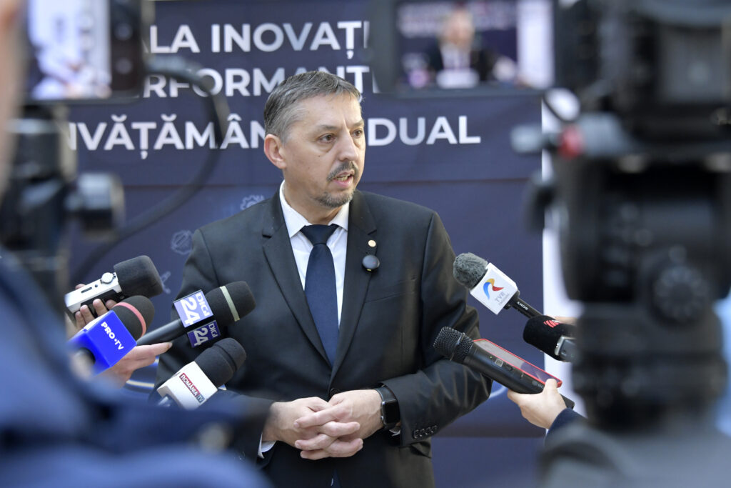 daniel-david-anunta-ca-va-reintroduce-bursele-olimpice-„pe-termen-foarte-scurt,-din-prima-parte-a-anului-viitor”
