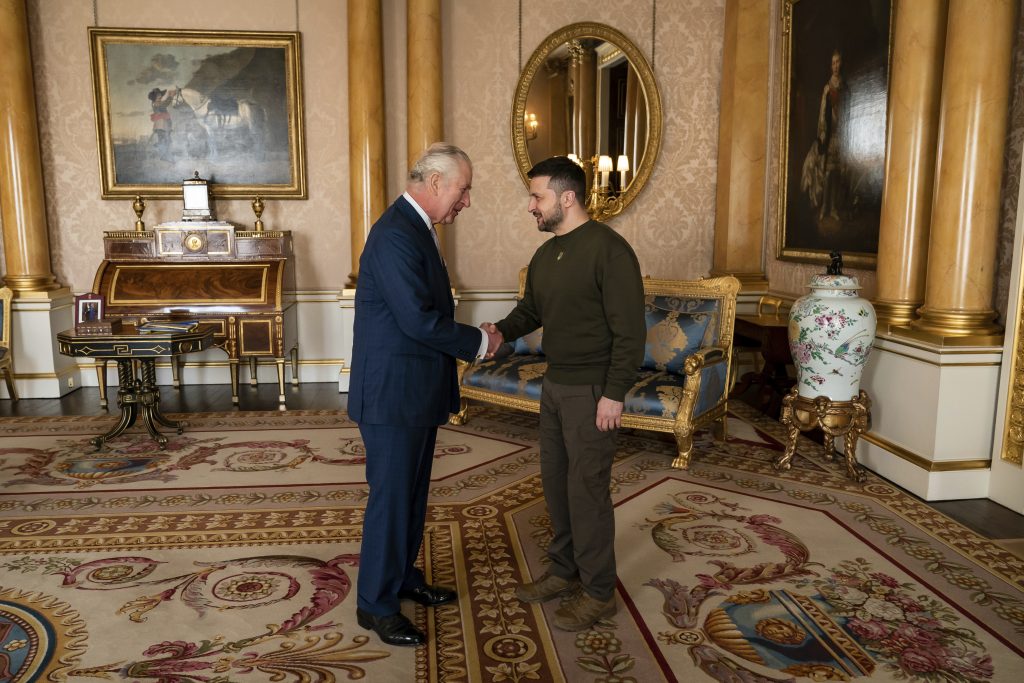 regele-charles-il-primeste-pe-zelenski-la-castelul-windsor:-a-treia-intalnire-din-acest-an