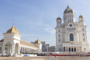 sfintirea-catedralei-nationale.-care-este-programul-complet-al-evenimentului-si-cand-vor-avea-acces-enoriasii-la-inchinarea-in-sfantul-altar