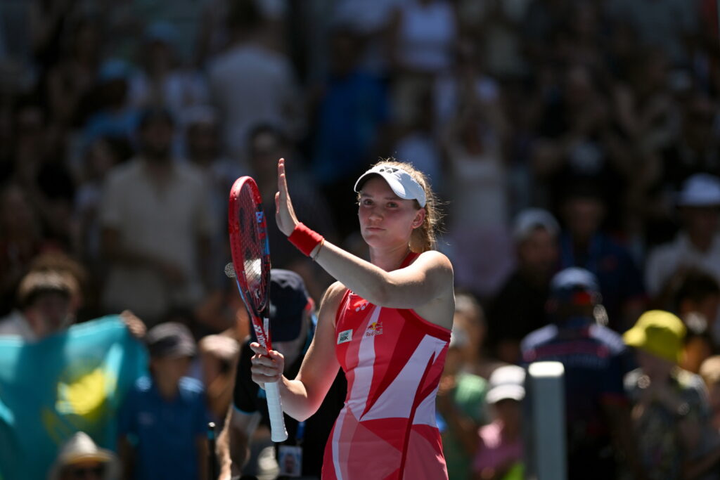 elena-rybakina-se-retrage-de-la-turneul-wta-500-de-la-tokyo.-linda-noskova-avanseaza-in-finala
